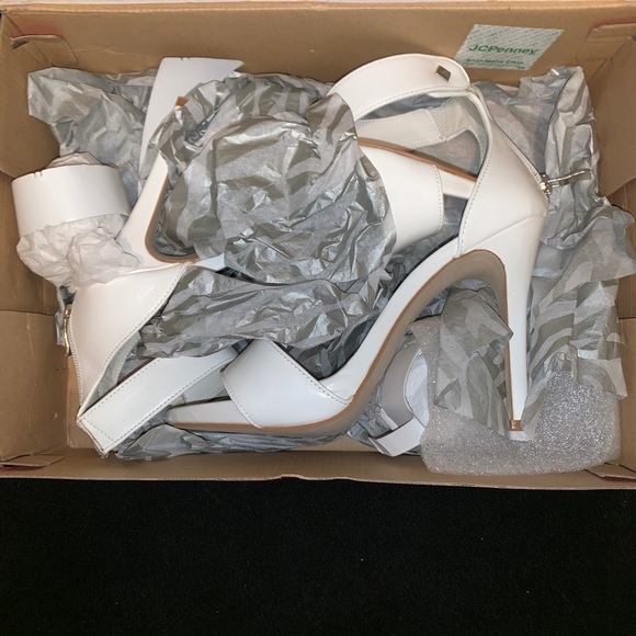 White Strap stilettos - Picture 3 of 6